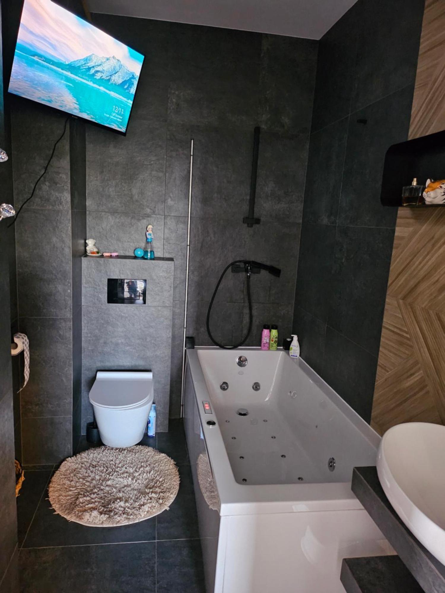 Luksusowy 60 M Z Jacuzzi Oraz Z Ogrodkiem Na Dachu Na Wylacznosc ! Apartament Kraków